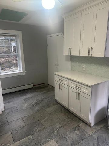 25 New St, Belleville Twp., NJ 07109