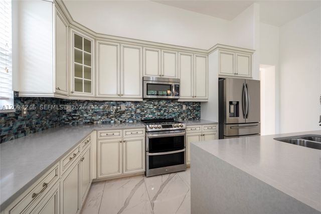 8513 NW 41st St -, Cooper City, FL 33024