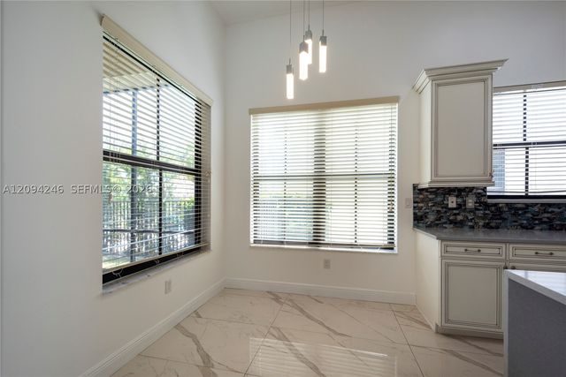8513 NW 41st St -, Cooper City, FL 33024