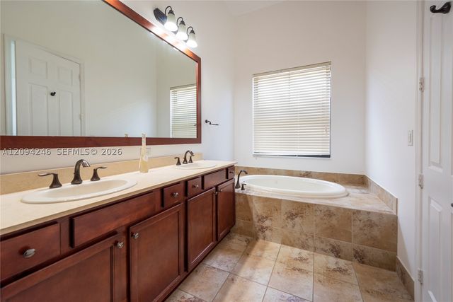 8513 NW 41st St -, Cooper City, FL 33024