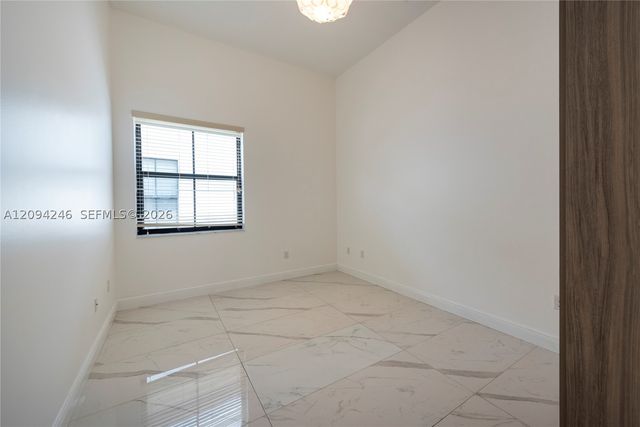 8513 NW 41st St -, Cooper City, FL 33024