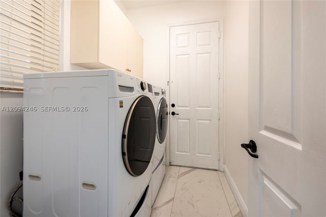 8513 NW 41st St -, Cooper City, FL 33024