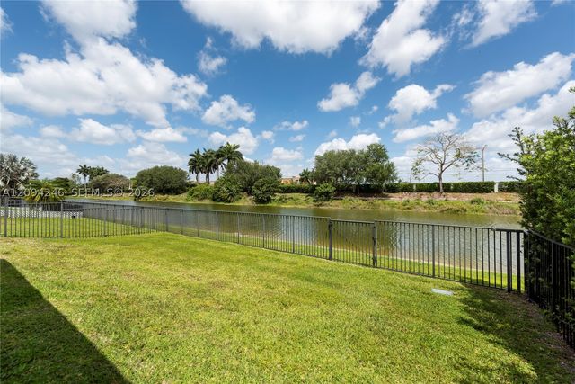 8513 NW 41st St -, Cooper City, FL 33024