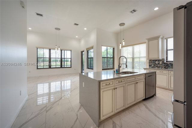 8513 NW 41st St -, Cooper City, FL 33024