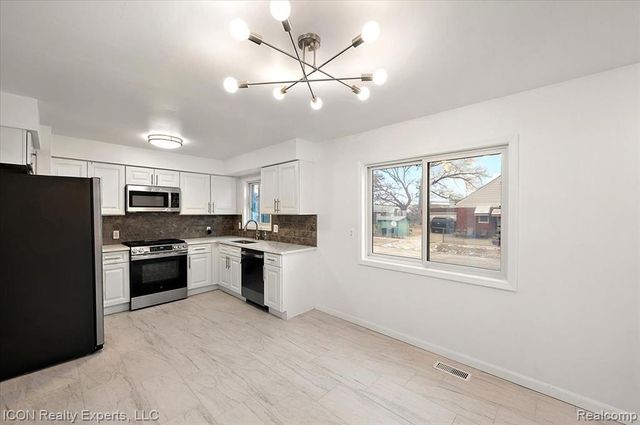 8104 Cloverdale Avenue, Ferndale, MI 48220