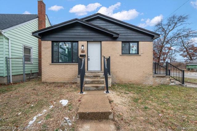 8104 Cloverdale Avenue, Ferndale, MI 48220