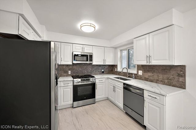 8104 Cloverdale Avenue, Ferndale, MI 48220