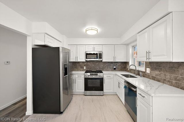 8104 Cloverdale Avenue, Ferndale, MI 48220