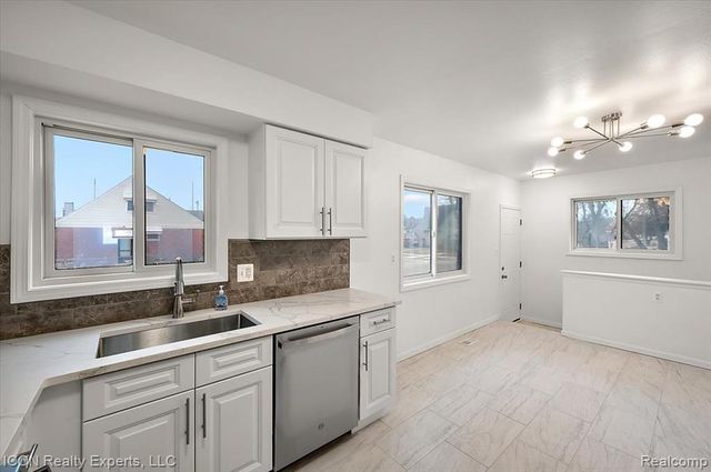 8104 Cloverdale Avenue, Ferndale, MI 48220