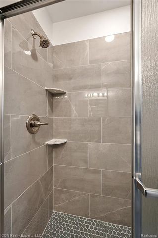 8104 Cloverdale Avenue, Ferndale, MI 48220