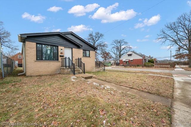 8104 Cloverdale Avenue, Ferndale, MI 48220