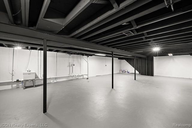 8104 Cloverdale Avenue, Ferndale, MI 48220