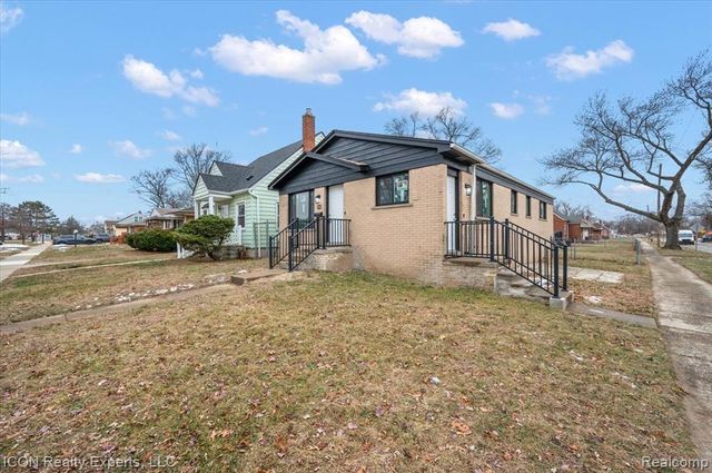 8104 Cloverdale Avenue, Ferndale, MI 48220