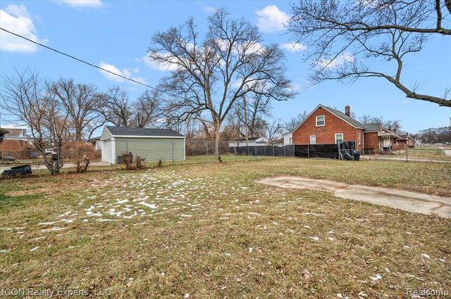 8104 Cloverdale Avenue, Ferndale, MI 48220