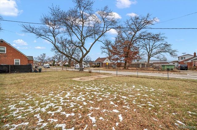 8104 Cloverdale Avenue, Ferndale, MI 48220