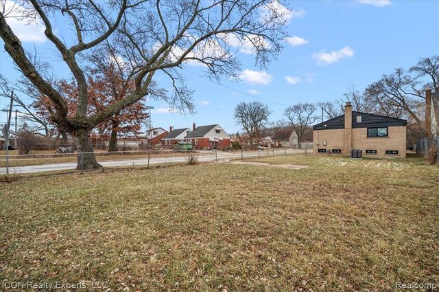 8104 Cloverdale Avenue, Ferndale, MI 48220