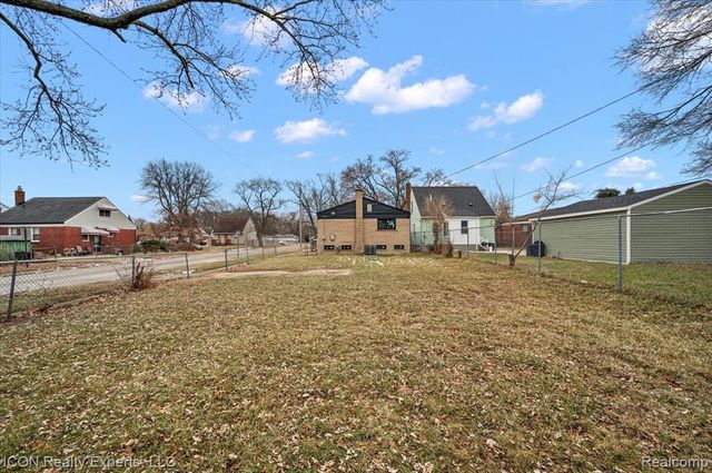 8104 Cloverdale Avenue, Ferndale, MI 48220