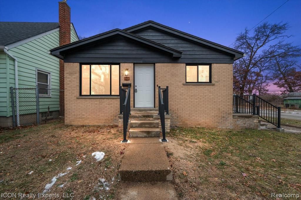 8104 Cloverdale Avenue, Ferndale, MI 48220