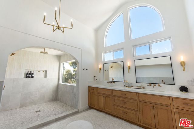 4243 Don Carlos Drive, Los Angeles, CA 90008