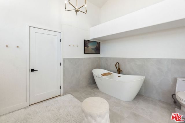 4243 Don Carlos Drive, Los Angeles, CA 90008
