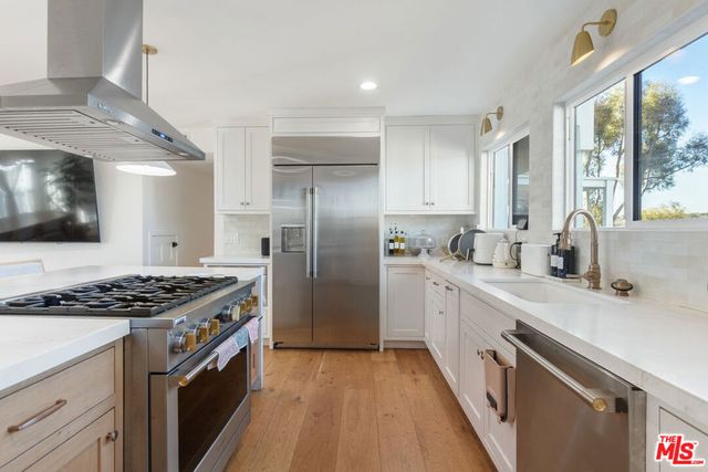 4243 Don Carlos Drive, Los Angeles, CA 90008
