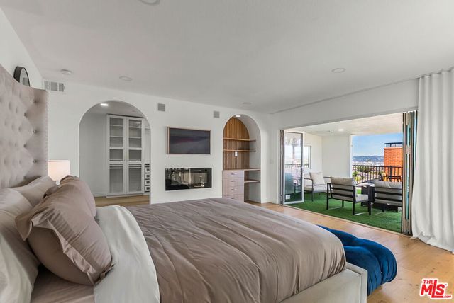 4243 Don Carlos Drive, Los Angeles, CA 90008