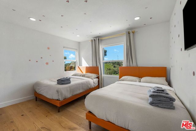 4243 Don Carlos Drive, Los Angeles, CA 90008