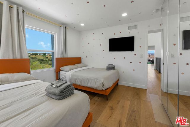 4243 Don Carlos Drive, Los Angeles, CA 90008