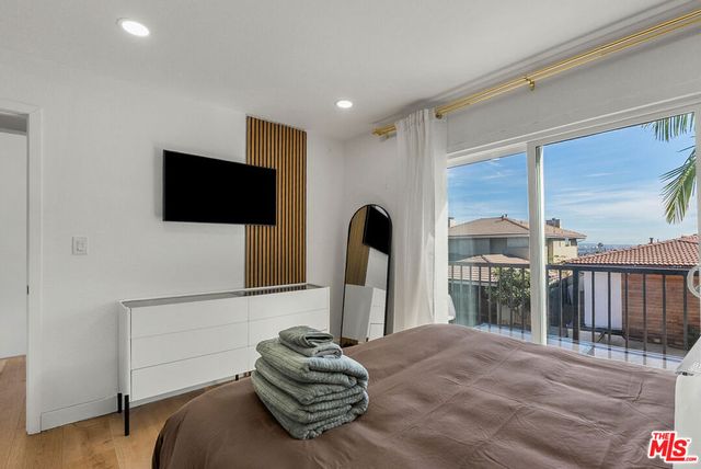 4243 Don Carlos Drive, Los Angeles, CA 90008