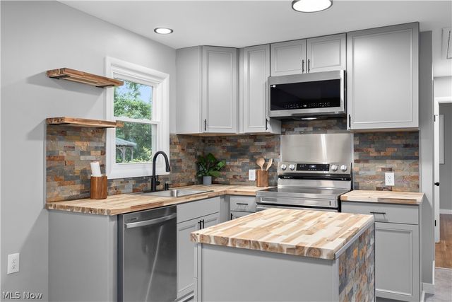 216 Kraft Street, Berea, OH 44017