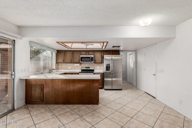 1051 E GLADE Avenue, Mesa, AZ 85204