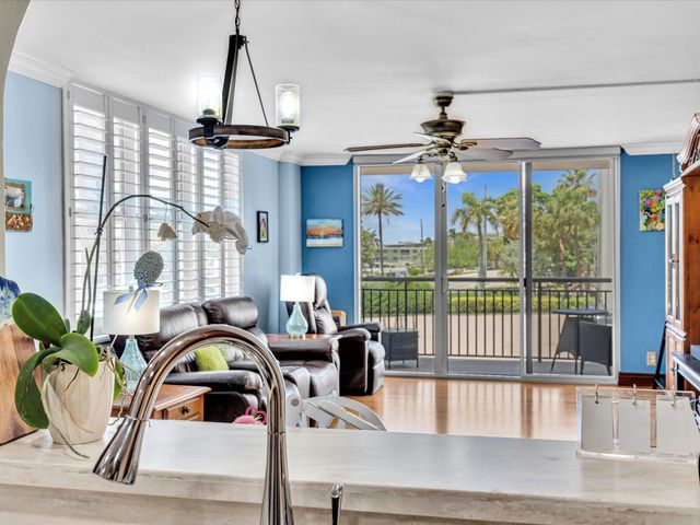 1147 Hillsboro Mile 201, Hillsboro Beach, FL 33062