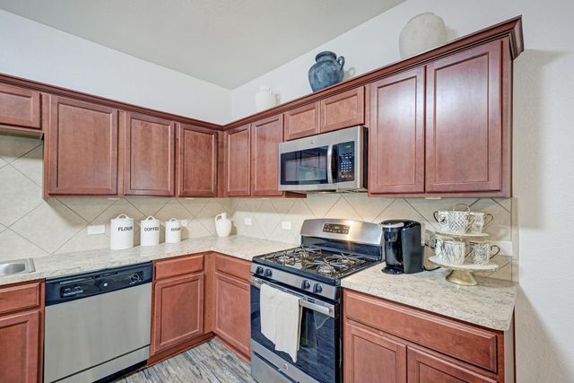 5040 Irvine LN, Del Valle, TX 78617