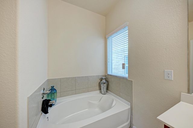 5040 Irvine LN, Del Valle, TX 78617