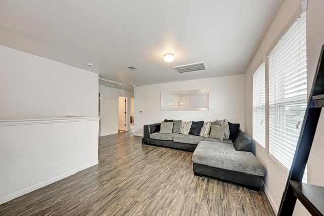 5040 Irvine LN, Del Valle, TX 78617