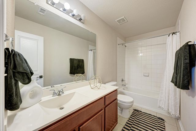 5040 Irvine LN, Del Valle, TX 78617
