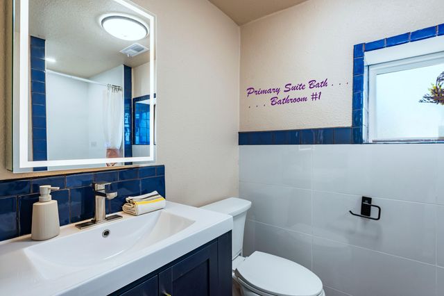 2331 Edna Avenue NW, Albuquerque, NM 87104