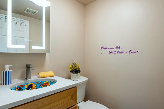 2331 Edna Avenue NW, Albuquerque, NM 87104