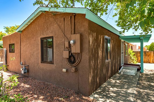2331 Edna Avenue NW, Albuquerque, NM 87104