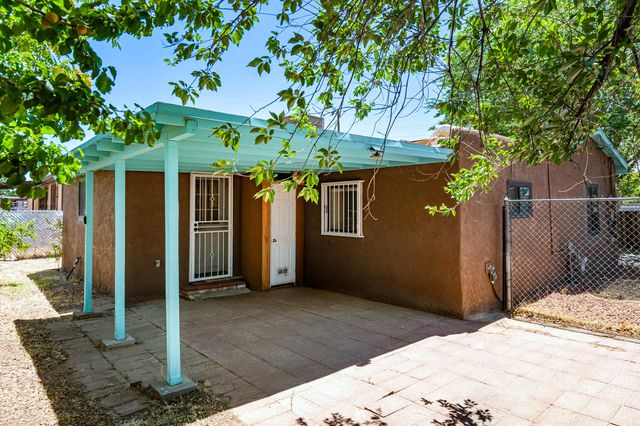 2331 Edna Avenue NW, Albuquerque, NM 87104