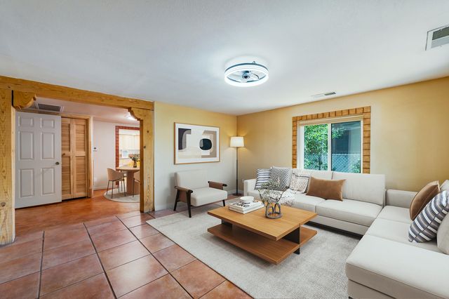 2331 Edna Avenue NW, Albuquerque, NM 87104