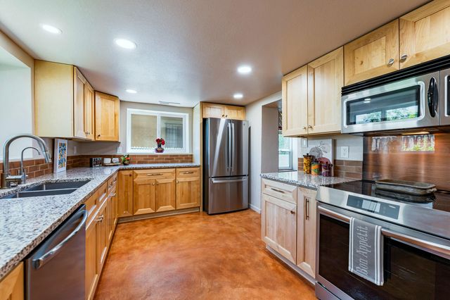 2331 Edna Avenue NW, Albuquerque, NM 87104