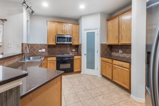 7712 Smugglers Cove, Arlington, TX 76016