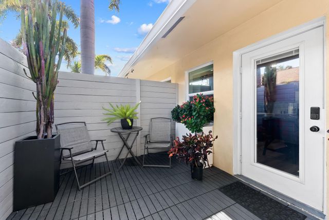 1200 NE 17th Court 3, Fort Lauderdale, FL 33305