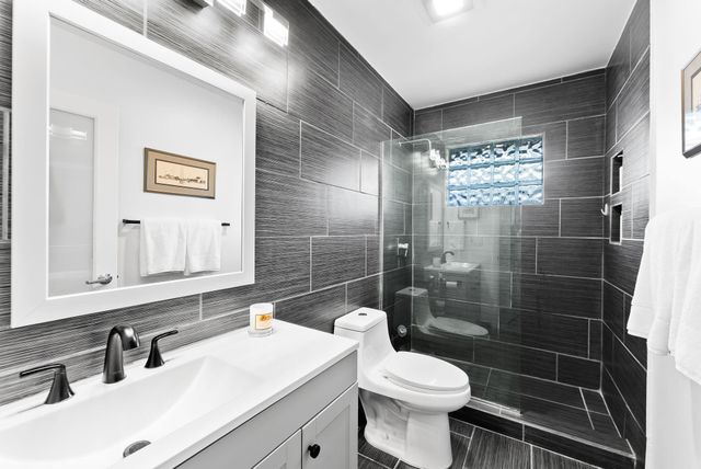 1200 NE 17th Court 3, Fort Lauderdale, FL 33305