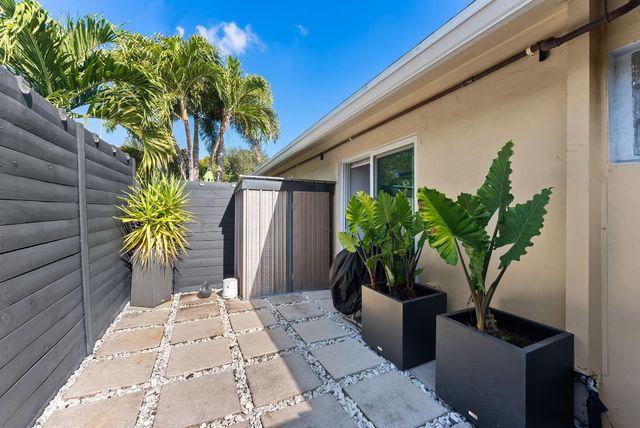 1200 NE 17th Court 3, Fort Lauderdale, FL 33305