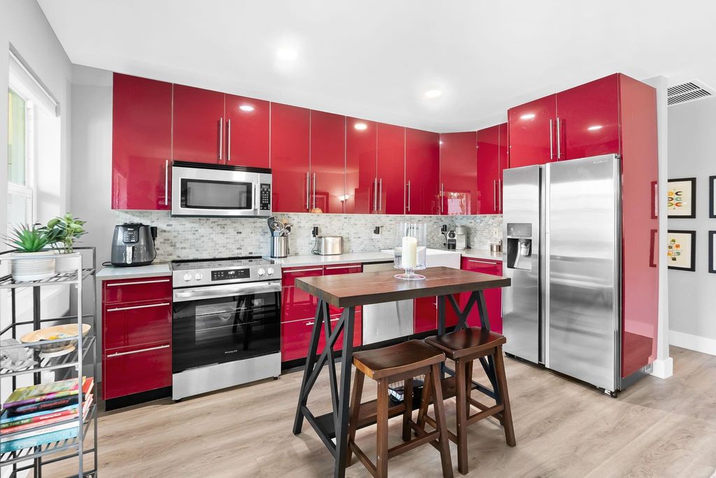 1200 NE 17th Court 3, Fort Lauderdale, FL 33305