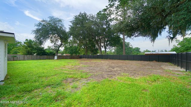 2039 OLD MIDDLEBURG Road N, Jacksonville, FL 32210