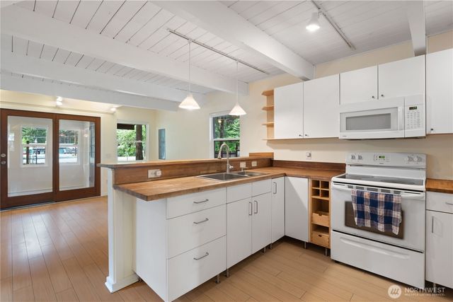 6182 Chestnut Drive, Maple Falls, WA 98266