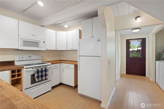 6182 Chestnut Drive, Maple Falls, WA 98266